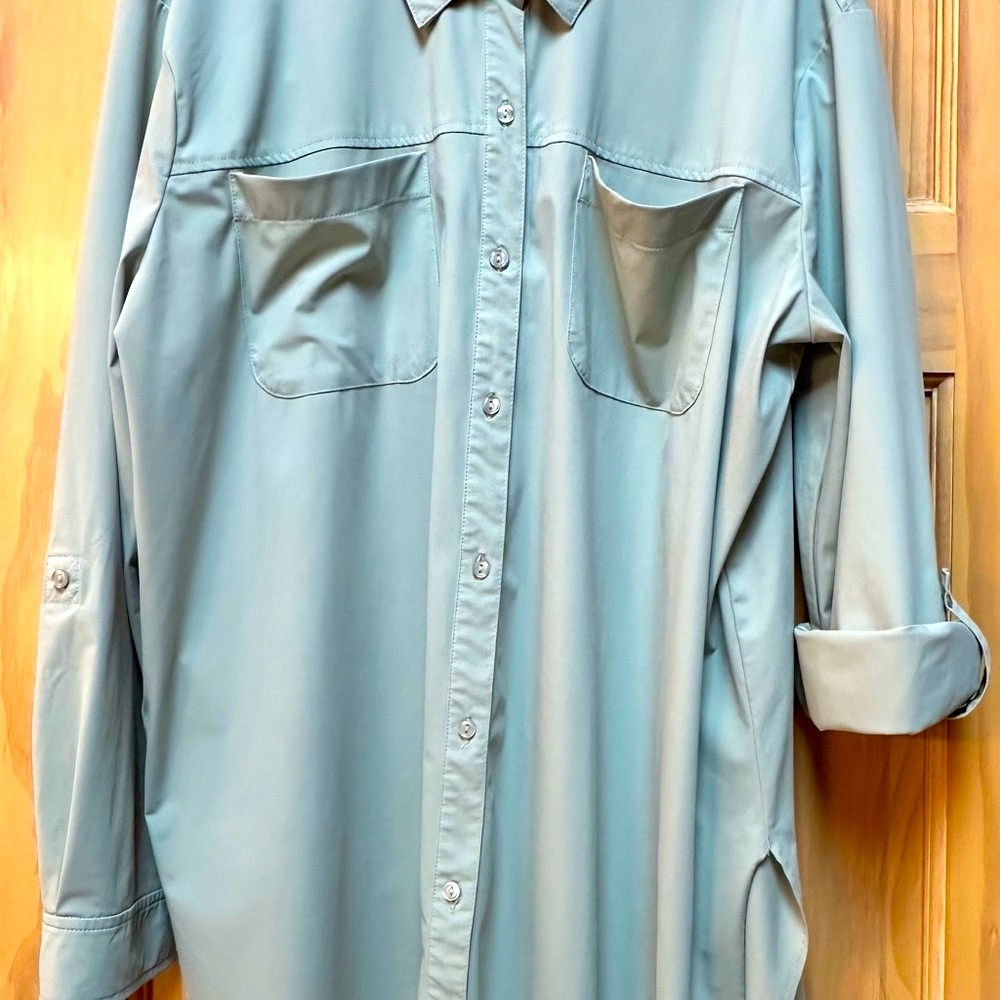 Lysse Camper sporty button down in sage